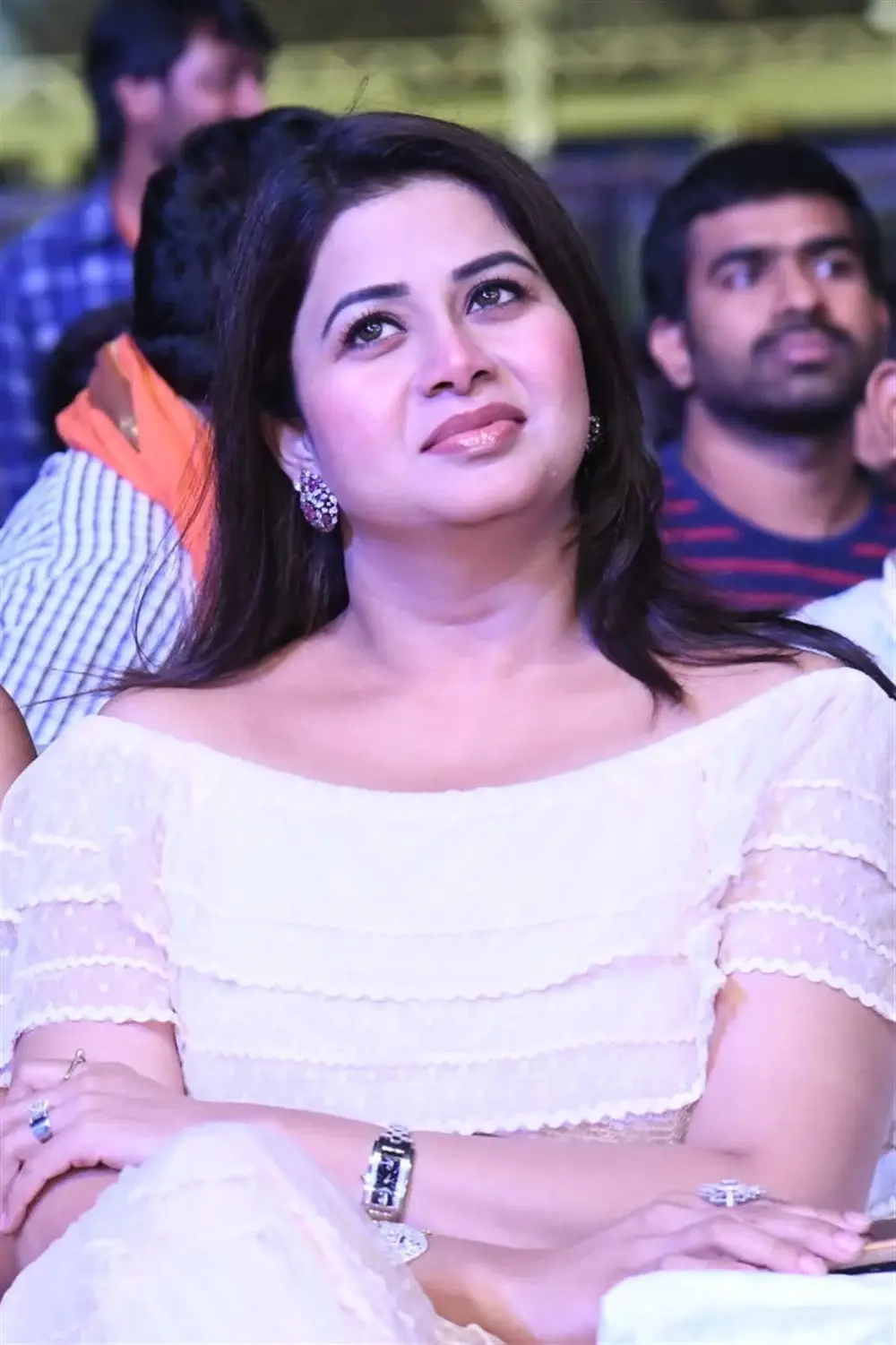 SANGEETHA IN WHITE DRESS AT MOVIE PRE RELEASE FUNCTION 4